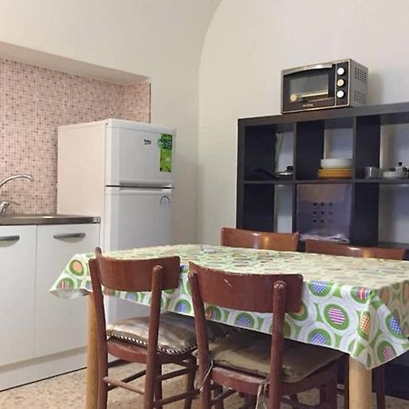 Historic Apartment In Centre Of City 100M To Sea Монополи Экстерьер фото