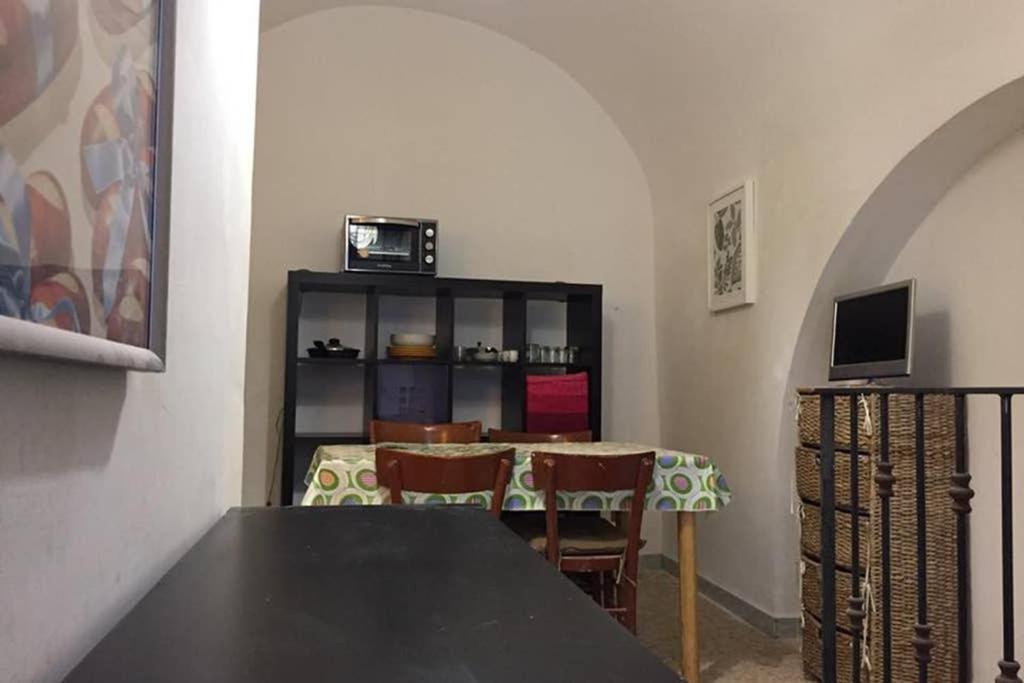 Historic Apartment In Centre Of City 100M To Sea Монополи Экстерьер фото