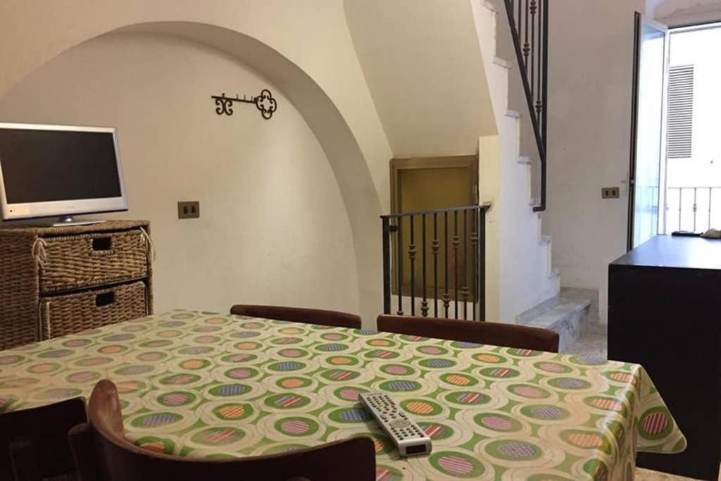 Historic Apartment In Centre Of City 100M To Sea Монополи Экстерьер фото