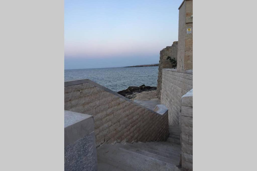 Historic Apartment In Centre Of City 100M To Sea Монополи Экстерьер фото
