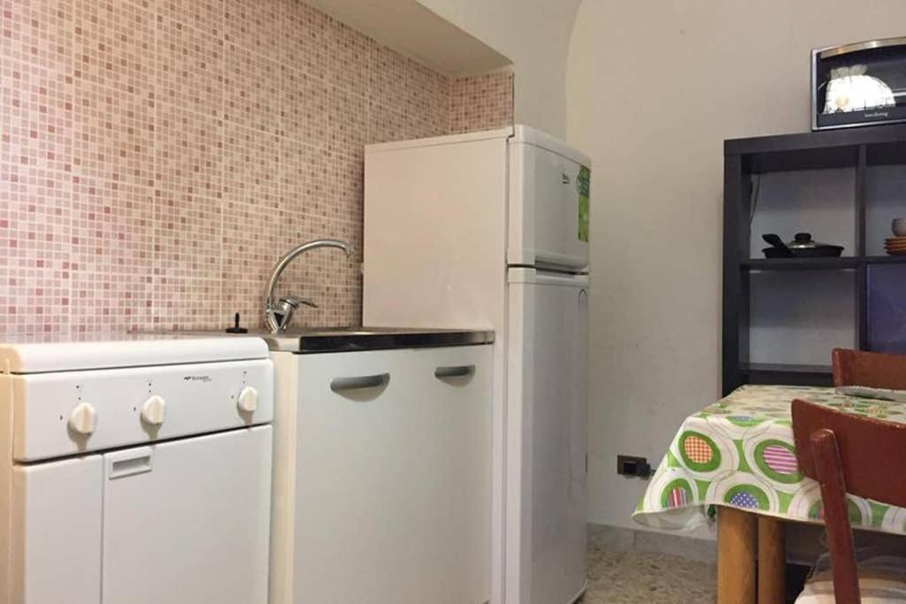 Historic Apartment In Centre Of City 100M To Sea Монополи Экстерьер фото