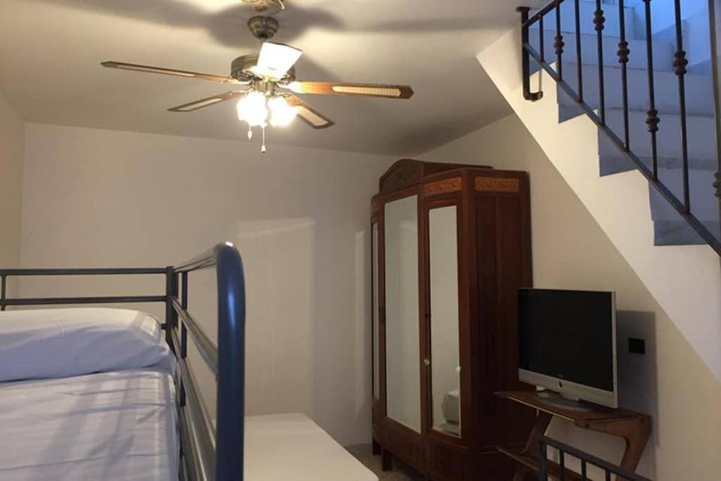 Historic Apartment In Centre Of City 100M To Sea Монополи Экстерьер фото